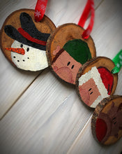 Load image into Gallery viewer, Wood slice Christmas tree decorations